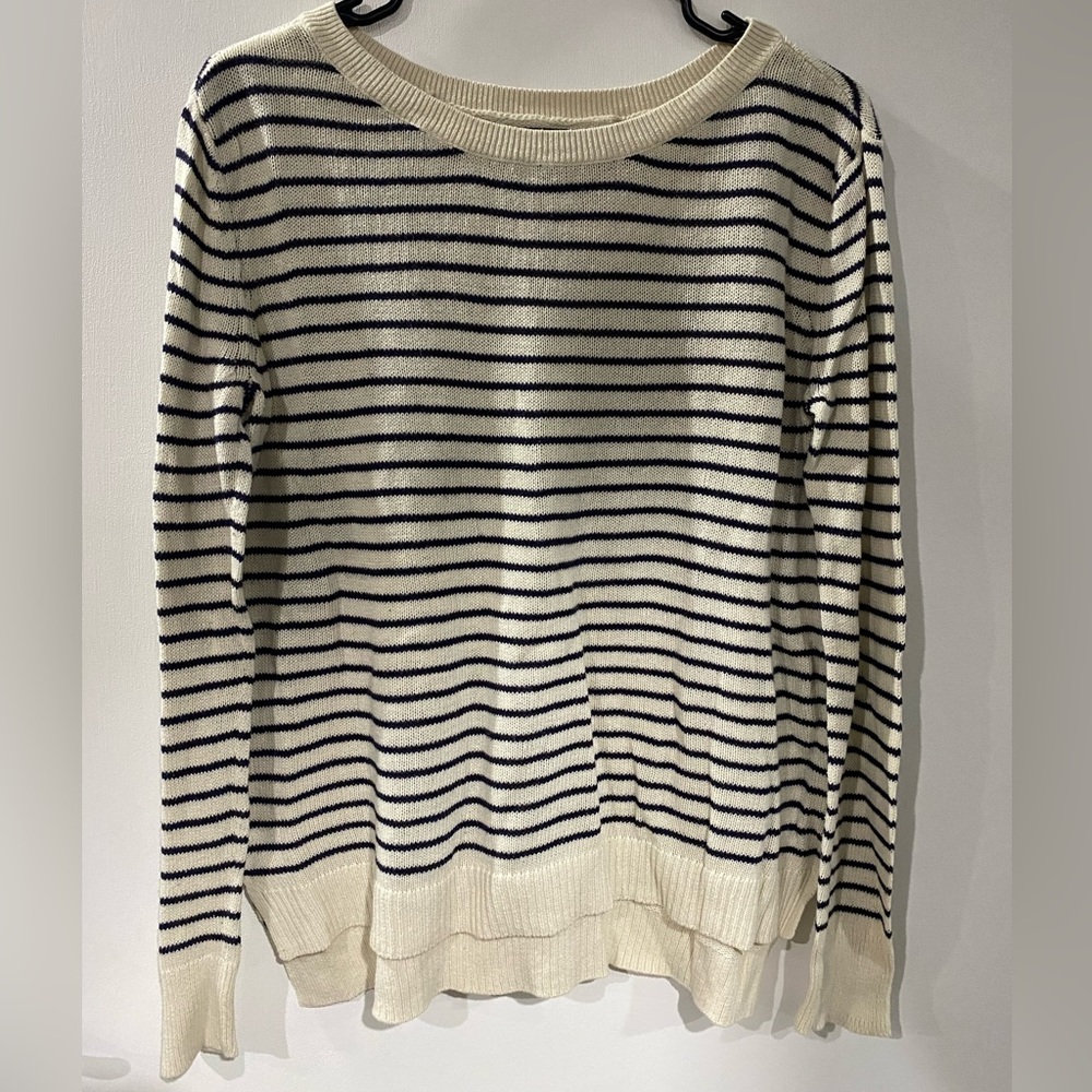 AEO sweater. Stripes. Small